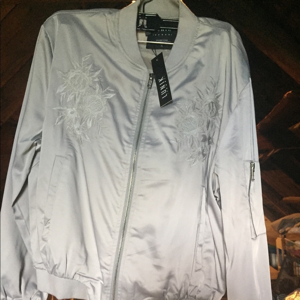 Bomber jacket with flower embroidery